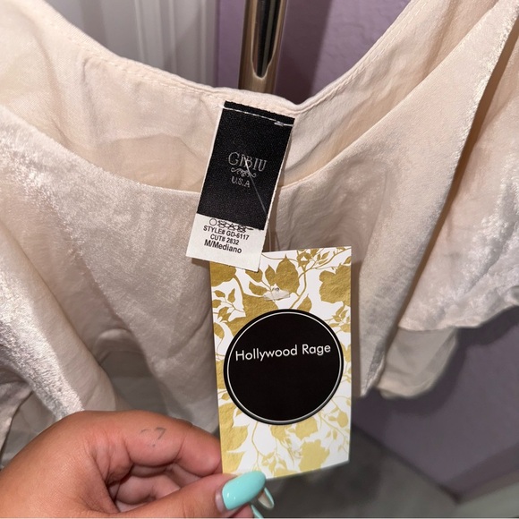 Off the Shoulder Dress Size Medium Never worn - Picture 3 of 5